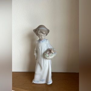 NAO porcelain by Lladro